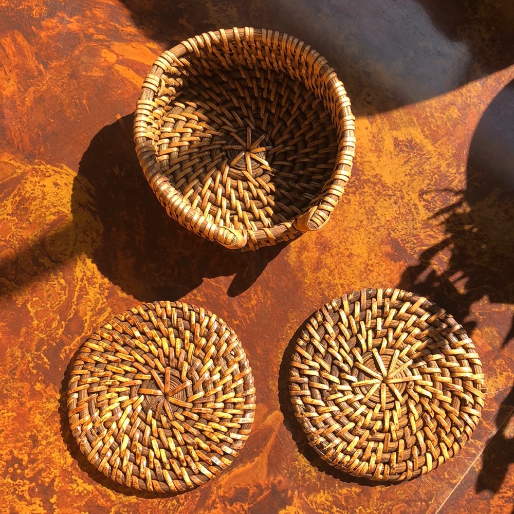 🦊 5/$35 ✿ wicker coasters + holder ✿